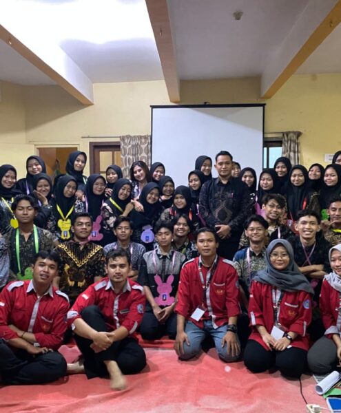 Berdiri tengah A. Bagus Aditia, S.H